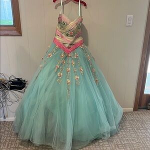 Terani Ball Gown
Prom
Wedding
Quinceanera
Bar/Bat Mitzvah
Sweet Sixteen 16